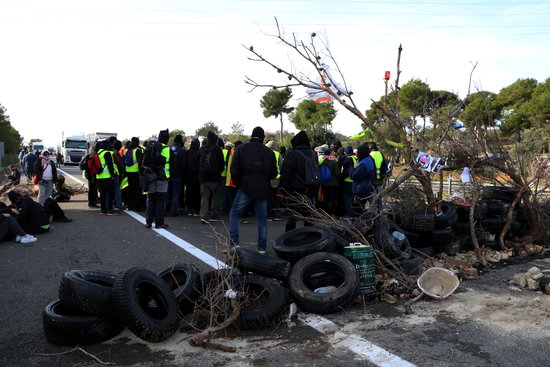 Members of the CDR group during the road cut protests on December 8 2018 (by Mar Rovira)